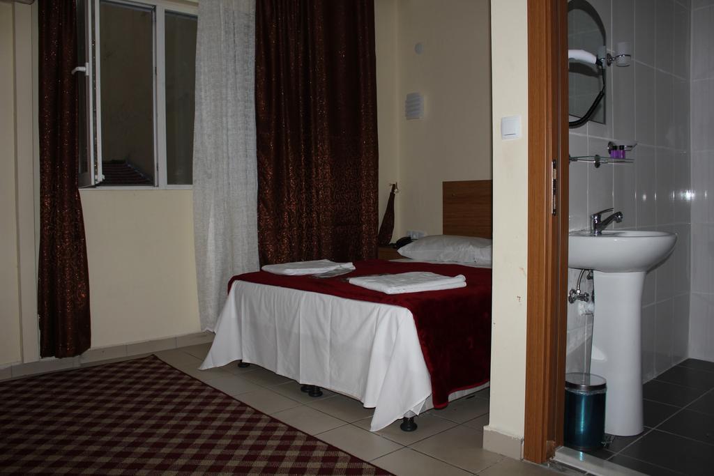 Oz Guven Hotel Istanboel Kamer foto