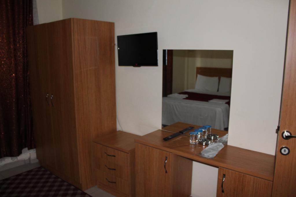 Oz Guven Hotel Istanboel Buitenkant foto